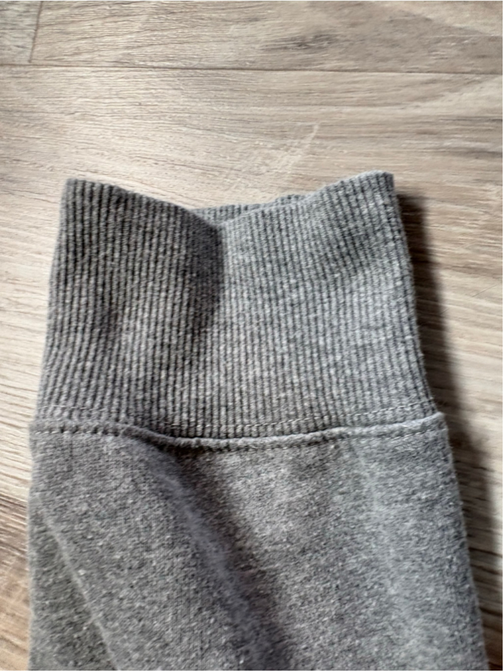 RVCA Men’s Gray Crew Neck Sweatshirt L with Yellow Logo - Picture 5 of 9
